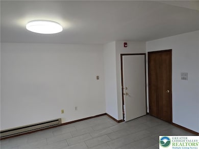 2027 Willow Park Rd unit 8, Bethlehem, PA 18020 - photo 4