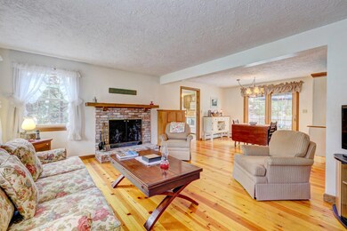 LR w/ Gorgeous Pine Floors