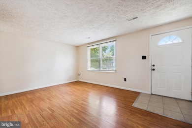 11116 Cedarbluff Ln, Germantown, MD 20876 - photo 4