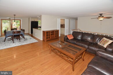 4206 Minstrell Ln, Fairfax, VA 22033 - photo 4