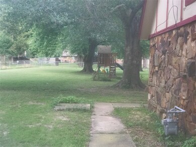 Huge yard!