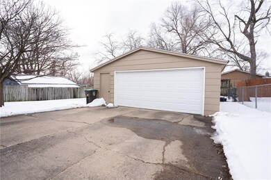 3514 E 39th Ct, Des Moines, IA 50317 - photo 4