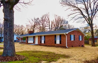 1714 Brook Dr, Asheboro, NC 27205 - photo 2