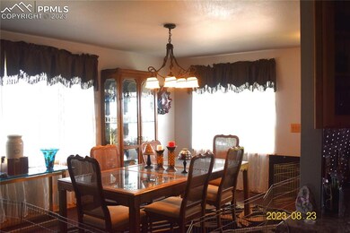 Dinning room, There is still room for another leaf