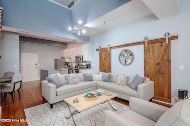 9-web-or-mls-21 N Front St-109
