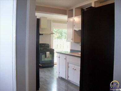 1276 SW Pembroke Ln, Topeka, KS 66604 - photo 7