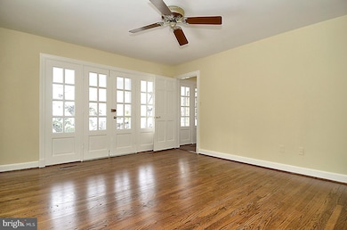 11031 Ardwick Dr, Rockville, MD 20852 - photo 4