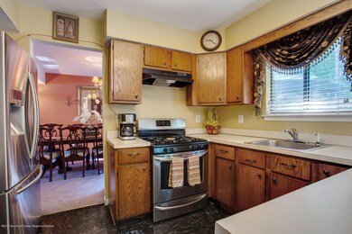13_12Kitchen_mls