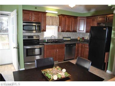 111 Bramblewood Dr, Statesville, NC 28625 - photo 3