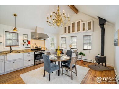 Country-style gourmet kitchen