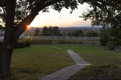 26_FrontLawn