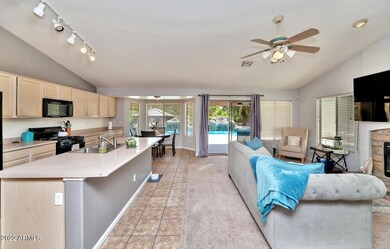 4360 E Ellis Cir-large-008-017-4360 E El