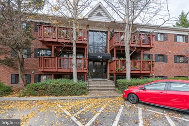 236 W Taylor Run Pkwy unit 10, Alexandria, VA 22314 - photo 2