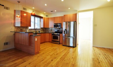 (7) Kitchen