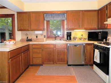 Another view of the kitchen - all appliances stay 