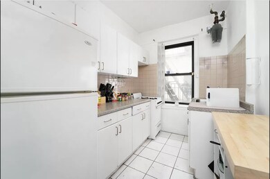 Acropolis Gardens unit 3A, Astoria, NY 11105 - photo 2