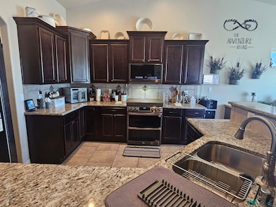 823 Calamity Jane Dr, Carlsbad, NM 88220 - photo 3