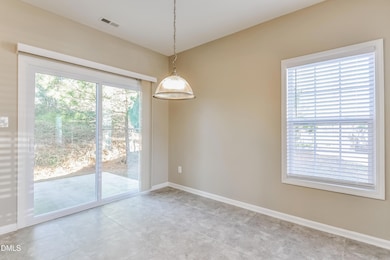 004-photo-dining-room-6678397