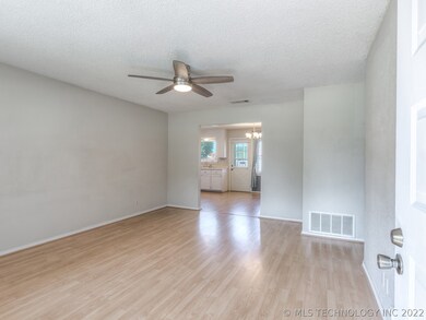 14228 S Nyssa Ave, Glenpool, OK 74033 - photo 4