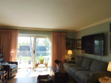 Ample space in this open and airy living room, upd