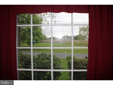 27 Hoffman Ln, Shoemakersville, PA 19555 - photo 2