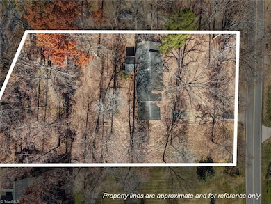 5004 Edinborough Rd, Greensboro, NC 27406 - photo 2