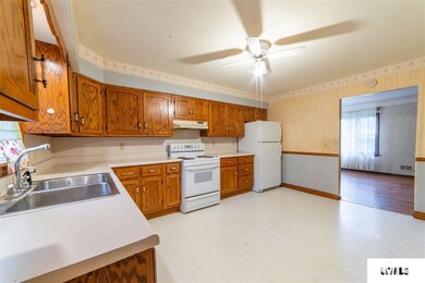 507 Omaha Ave, Lincoln, IL 62656 - photo 7