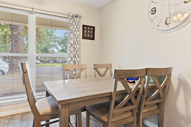 Eat-In Kitchen