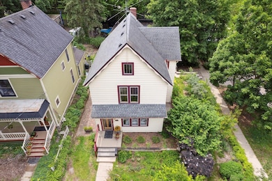 52-300-3rd-St-Ann-Arbor-MI-48103-WindowS