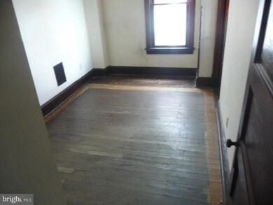 212 N Locust St, Hagerstown, MD 21740 - photo 7