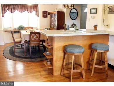 1431 Maple St, Bethlehem, PA 18018 - photo 3