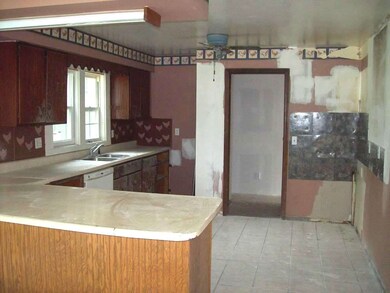 1174 SE 4th St, Linton, IN 47441 - photo 3