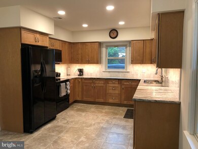 1021 N 5th St, Perkasie, PA 18944 - photo 2