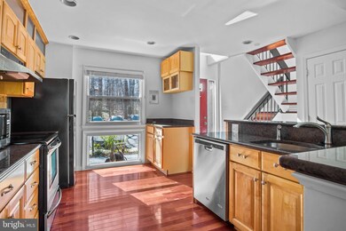 2394 Cloudcroft Square, Reston, VA 20191 - photo 6