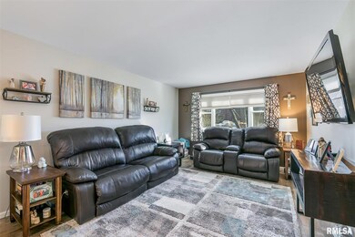 785 W 43rd St, Davenport, IA 52806 - photo 3