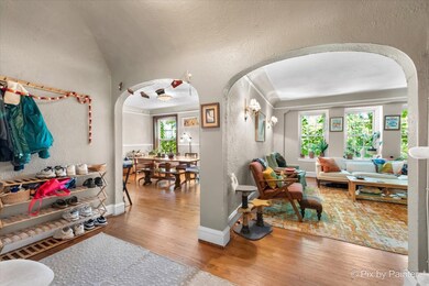 2335 W Farwell Ave unit 3N, Chicago, IL 60645 - photo 3