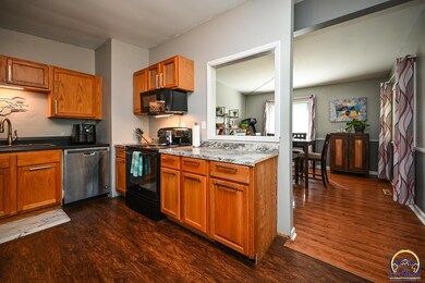 2928 SW Twilight Dr, Topeka, KS 66614 - photo 4