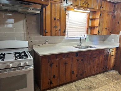 7655 Oak Vista St, Houston, TX 77087 - photo 3