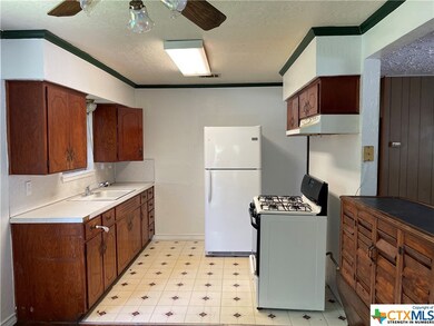 302 Comal St, San Marcos, TX 78666 - photo 7