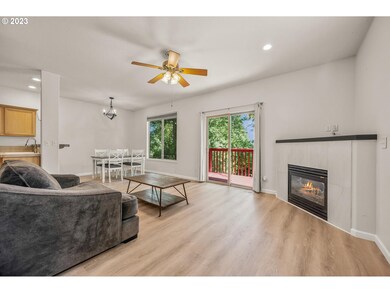 Living Room/Entrance