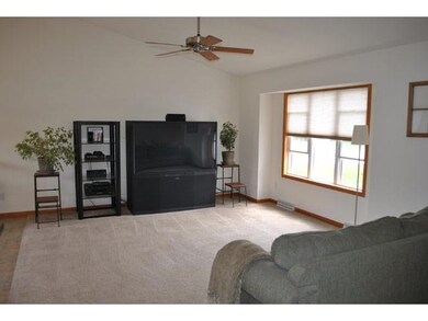 690 E Countryside Dr, Evansville, WI 53536 - photo 4