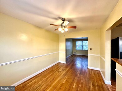 8653 Oak Rd, Parkville, MD 21234 - photo 7