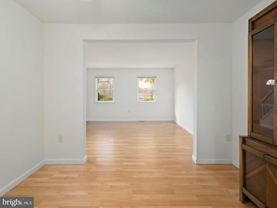 3051 White Birch Ct, Fairfax, VA 22031 - photo 7