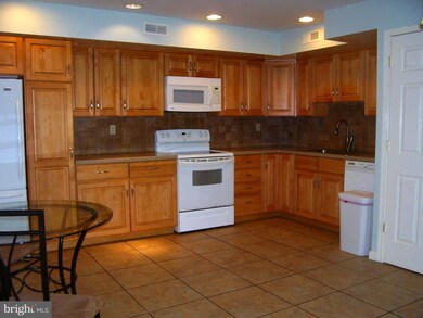 100 E Glenolden Ave unit T14, Glenolden, PA 19036 - photo 6