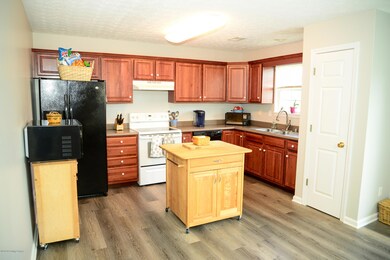 208 Forest Park Dr, Mount Washington, KY 40047 - photo 6