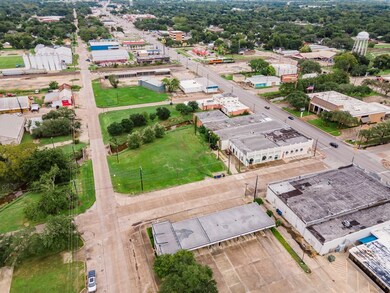 2021 Avenue H, Bay City, TX 77414 - photo 6