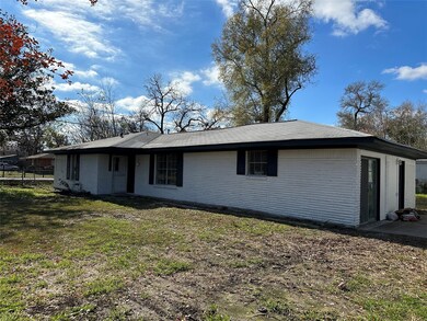 614 Cloverleaf St, Houston, TX 77015 - photo 2