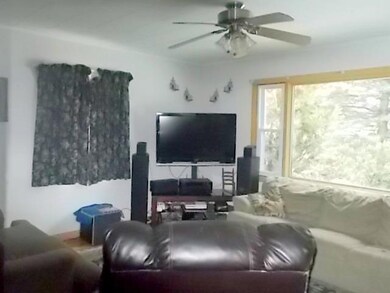 LIVINGROOM WITH HARDWOOD FLOORS