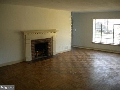 3311 W Coquelin Terrace, Chevy Chase, MD 20815 - photo 4