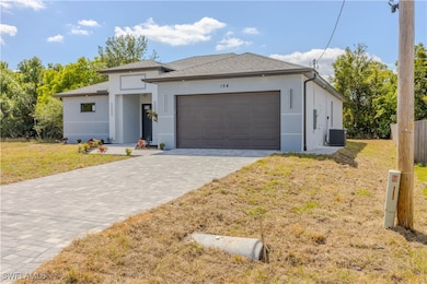 View of front of house featuring a front yard, a g